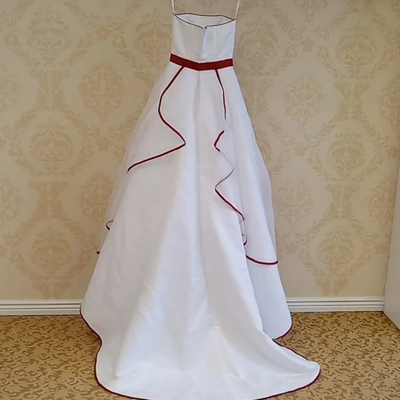 David's Bridal size 4 wedding gown - Picture 3 of 4